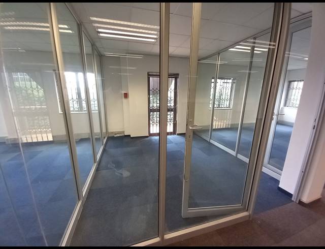 526M² OFFICE TO LET IN BRYANSTON
